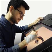 Senior Graphic Designer specializzato in Nuove Tecnologie dell’Arte e Car Design